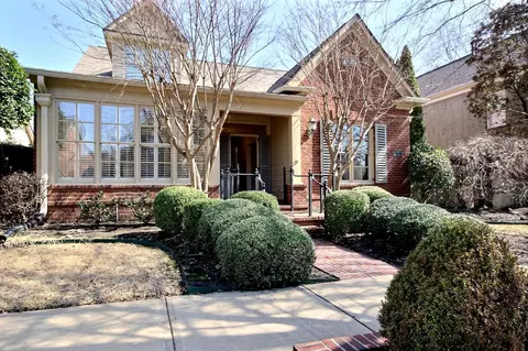 302 E Colbert St, Collierville, TN 38017