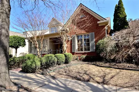 Exterior - 302 E Colbert St, Collierville, TN 38017 photo 2 of 9