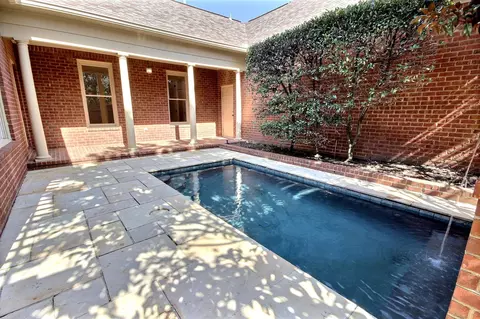 Exterior - 302 E Colbert St, Collierville, TN 38017 photo 5 of 9