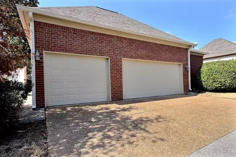 Exterior - 302 E Colbert St, Collierville, TN 38017 photo 8 of 9