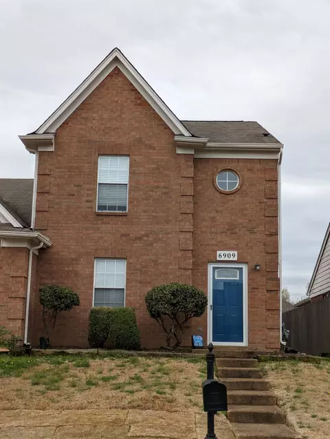 6909 Century Oaks Dr, Cordova, TN 38018