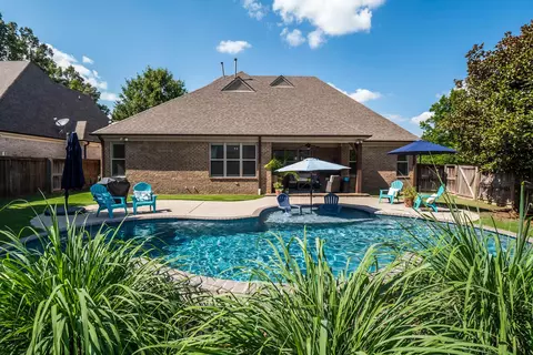 9983 Autumnlight Dr, Lakeland, TN 38002