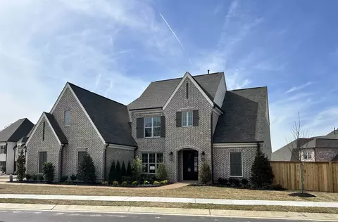 689 Cypress Knoll Dr, Collierville, TN 38017