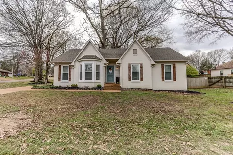 293 Glen Echo Rd, Collierville, TN 38017