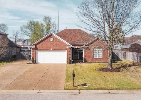 270 Susanne Dr, Oakland, TN 38060