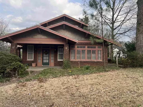 1230 N Highland Ave, Jackson, TN 38301
