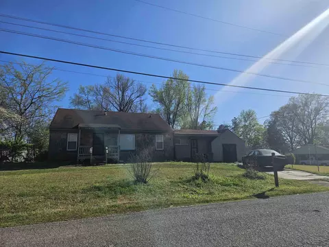 2489 N Skyline Cir, Memphis, TN 38127