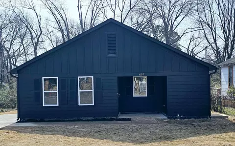 697 Granada Rd, Memphis, TN 38109