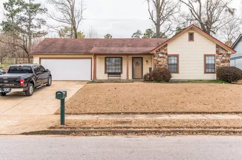6799 Greenbark Dr, Memphis, TN 38115