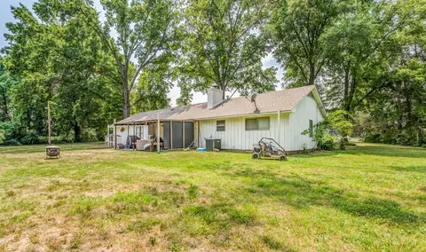 Exterior - 7485 Summer Ave, Bartlett, TN 38133 photo 10 of 11