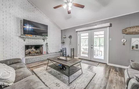 Living - 7485 Summer Ave, Bartlett, TN 38133 photo 4 of 4