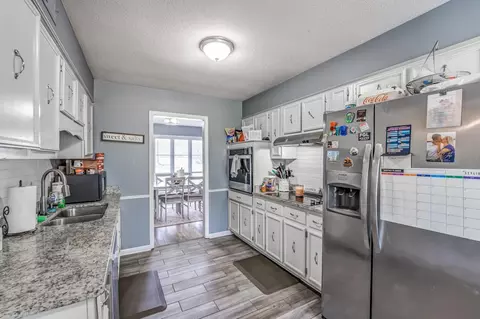 Kitchen - 7485 Summer Ave, Bartlett, TN 38133 photo 3 of 3