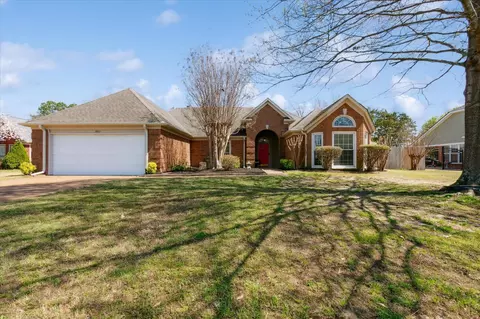 882 Cairn Creek Dr, Memphis, TN 38018