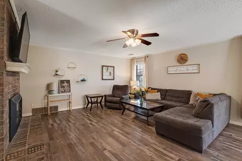 Living - 3229 Venson Dr, Bartlett, TN 38134 photo 1 of 4