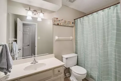 Bath - 3229 Venson Dr, Bartlett, TN 38134 photo 1 of 2
