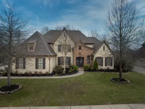 634 Winburn Dr, Collierville, TN 38017
