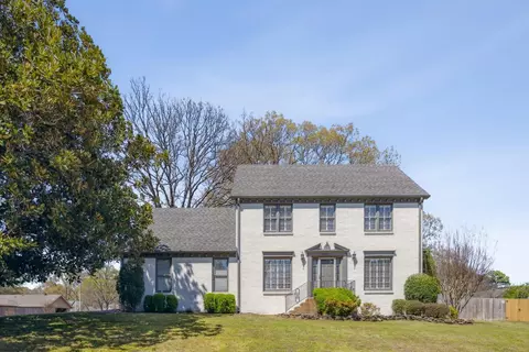 7894 Woodleaf Dr, Germantown, TN 38138
