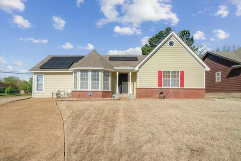 4592 Crestfield Rd, Millington, TN 38053