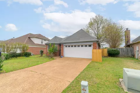 2194 Lake Springs Ln, Memphis, TN 38016