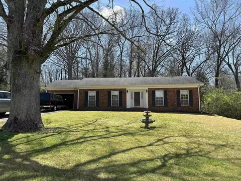 109 Rolling Oaks Dr, Somerville, TN 38068