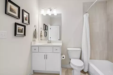 Bath - 630 Cedar Shadows Cir E, Collierville, TN 38017 photo 4 of 4