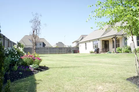 Exterior - 630 Cedar Shadows Cir E, Collierville, TN 38017 photo 6 of 6