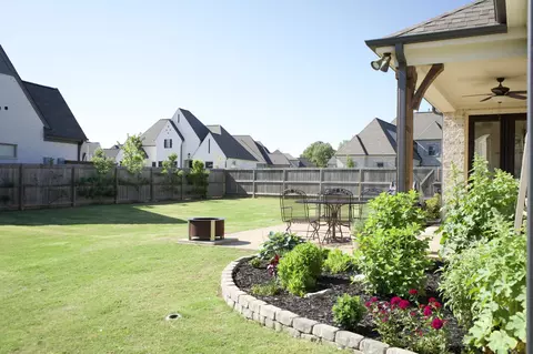 Exterior - 630 Cedar Shadows Cir E, Collierville, TN 38017 photo 5 of 6