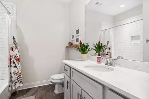 Bath - 630 Cedar Shadows Cir E, Collierville, TN 38017 photo 3 of 4