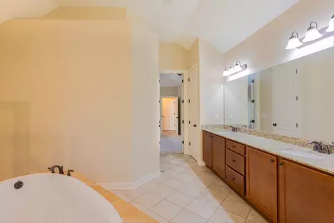Bath - 4953 Canasta Cv, Bartlett, TN 38135 photo 3 of 6