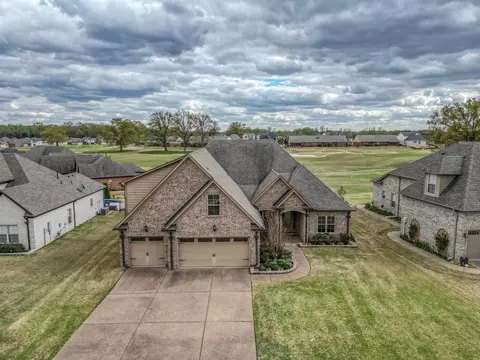 455 Fairoaks Dr, Oakland, TN 38060