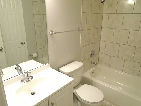 Bath - 84 Echo Cv, Collierville, TN 38017 photo 2 of 2