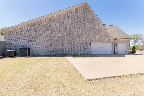 Exterior - 6411 Sallows Cv, Bartlett, TN 38135 photo 5 of 10