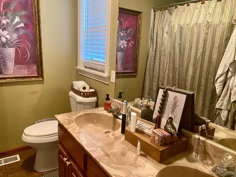 Bath - 1986 Bride Rd, Covington, TN 38019 photo 1 of 1
