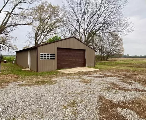 Exterior - 1986 Bride Rd, Covington, TN 38019 photo 6 of 11