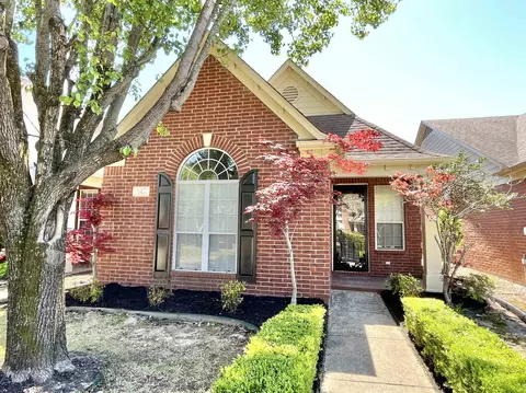 347 Fountain River Dr, Memphis, TN 38120