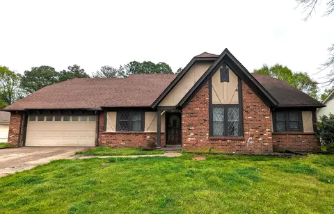 3744 Misty Oak Dr, Memphis, TN 38125