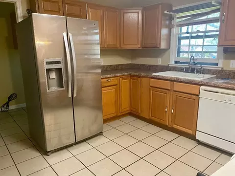 Kitchen - 27 Kelley Dr, Covington, TN 38019 photo 2 of 3