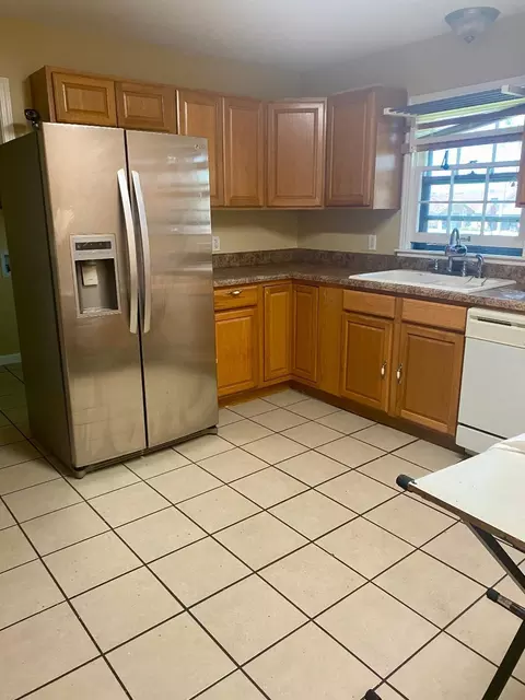 Kitchen - 27 Kelley Dr, Covington, TN 38019 photo 1 of 3