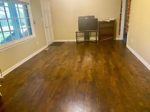 Living - 27 Kelley Dr, Covington, TN 38019 photo 2 of 3