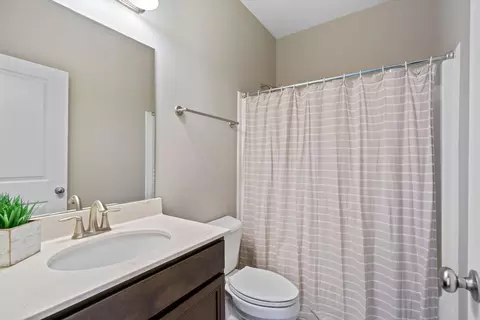Bath - 3679 Haynes Rd, Bartlett, TN 38133 photo 3 of 4
