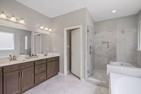 Bath - 3679 Haynes Rd, Bartlett, TN 38133 photo 1 of 4