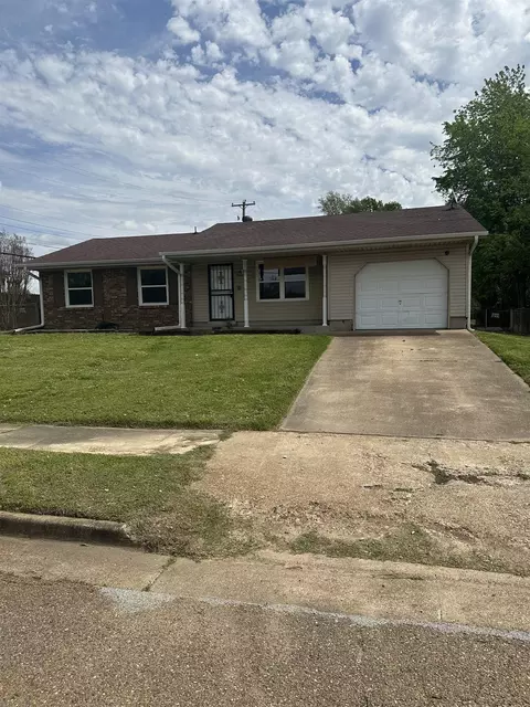 7882 Quito Rd, Millington, TN 38053