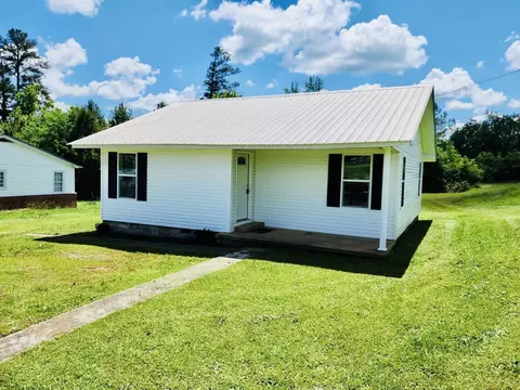 540 Circle Hill Dr, Selmer, TN 38375