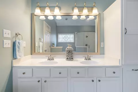 Bath - 121 Mccall Dr, Collierville, TN 38017 photo 1 of 6