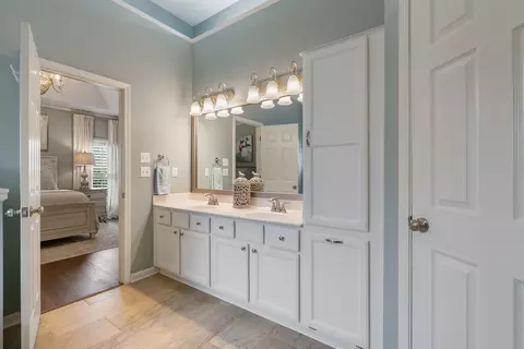Bath - 121 Mccall Dr, Collierville, TN 38017 photo 5 of 6