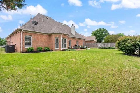 Exterior - 121 Mccall Dr, Collierville, TN 38017 photo 8 of 8