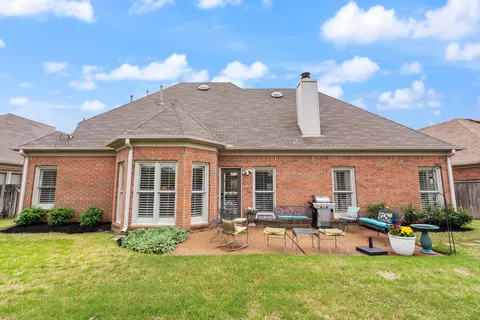 Exterior - 121 Mccall Dr, Collierville, TN 38017 photo 6 of 8