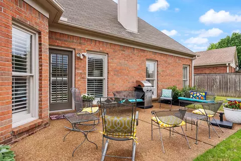 Exterior - 121 Mccall Dr, Collierville, TN 38017 photo 4 of 8