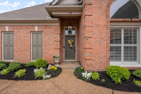 Exterior - 121 Mccall Dr, Collierville, TN 38017 photo 3 of 8