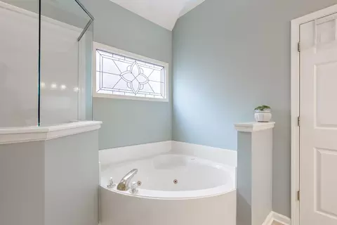 Bath - 121 Mccall Dr, Collierville, TN 38017 photo 4 of 6